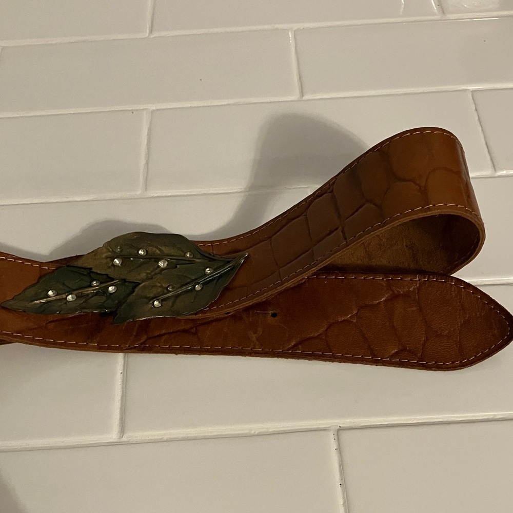 Leather belt, beautiful vintage Italian.
